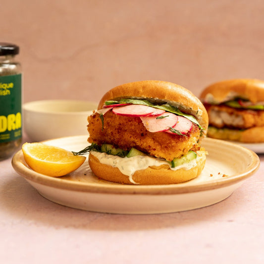 Crispy fish burger with tartar sauce